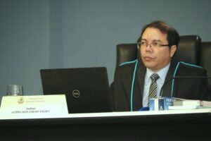 Read more about the article Auditor do TCE-AM suspende pregão para iluminação pública de Nhamundá