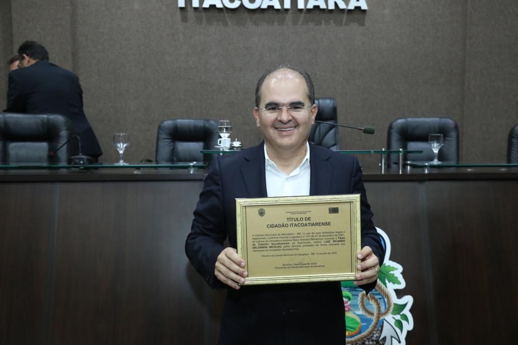 You are currently viewing Ricardo Nicolau recebe título de cidadão de Itacoatiara
