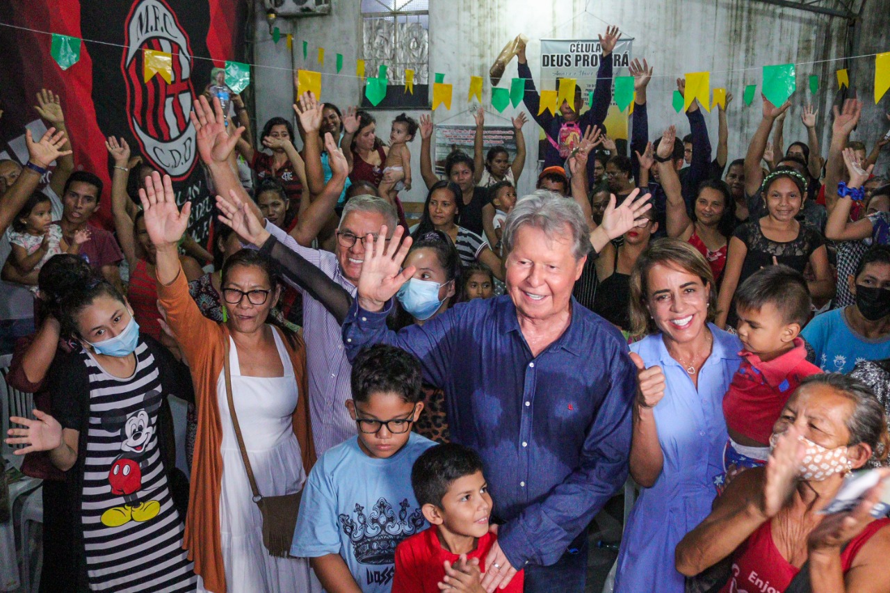 Você está visualizando atualmente ‘Manaus é minha casa’, diz Arthur em pré-campanha pelos bairros da capital