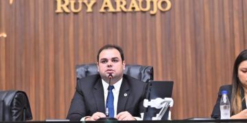 Roberto Cidade comanda votação que aprovou a LDO na Assembleia Legislativa do Estado