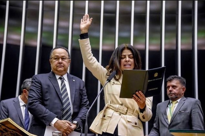 You are currently viewing Antônia Lúcia, esposa de Silas Câmara assume cadeira na Câmara Federal pelo Acre