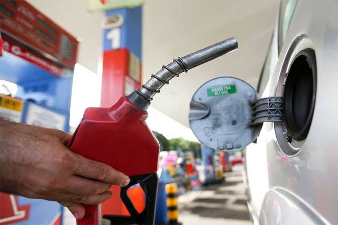 You are currently viewing Bolsonaro anuncia redução do preço da gasolina a partir de amanhã