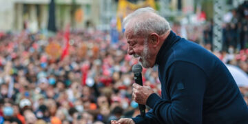 Após culpar Zelensky por guerra, Lula fala em interferir na guerra da Ucrânia