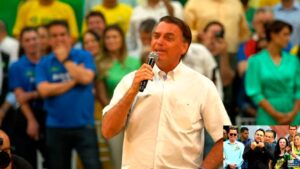 Leia mais sobre o artigo Bolsonaro afirma que o Brasil “já saiu” da crise dos combustíveis