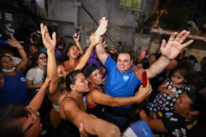 Leia mais sobre o artigo Moradores das zonas Oeste e Centro-Oeste de Manaus declaram apoio ao deputado estadual Roberto Cidade