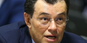 Opinião | Justiça Eleitoral pode barrar candidatura de Eduardo Braga por omissão de bens