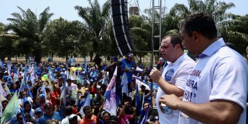 Roberto Cidade fala aos moradores de Barreirinha e Itacoatiara sobre suas propostas de campanha