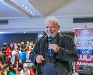 Leia mais sobre o artigo Lula a Bolsonaro: ‘Lave a boca para falar de nós’