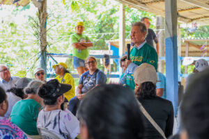 Leia mais sobre o artigo Arthur Neto fala de luta para quebrar isolamento em visita a comunidade ribeirinha de Manaus