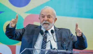 Leia mais sobre o artigo Em Florianópolis, Lula chama Bolsonaro de “fascista”