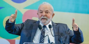 Em Florianópolis, Lula chama Bolsonaro de “fascista”