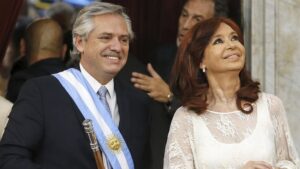 Leia mais sobre o artigo Fernández decreta feriado nacional na Argentina após atentado contra Kirchner