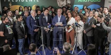 Ciro Gomes reafirma candidatura e diz que campanha por voto útil “viola a vontade popular”