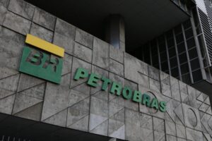 Leia mais sobre o artigo Petrobras anuncia nova redução nos preços da gasolina