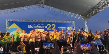 Bolsonaro pede a apoiadores que convençam ‘aqueles que pensam diferente’