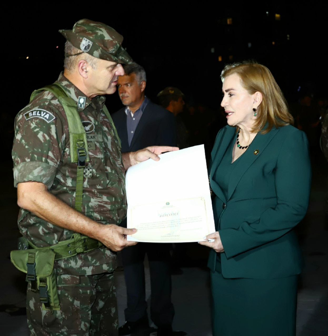 Você está visualizando atualmente Vice-presidente do TCE-AM é homenageada em aniversário de 66 anos do Comando Militar da Amazônia