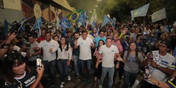 ‘Esse é o momento de agradecer a todos’, diz Wilson a apoiadores que realizaram 65 carreatas por Manaus