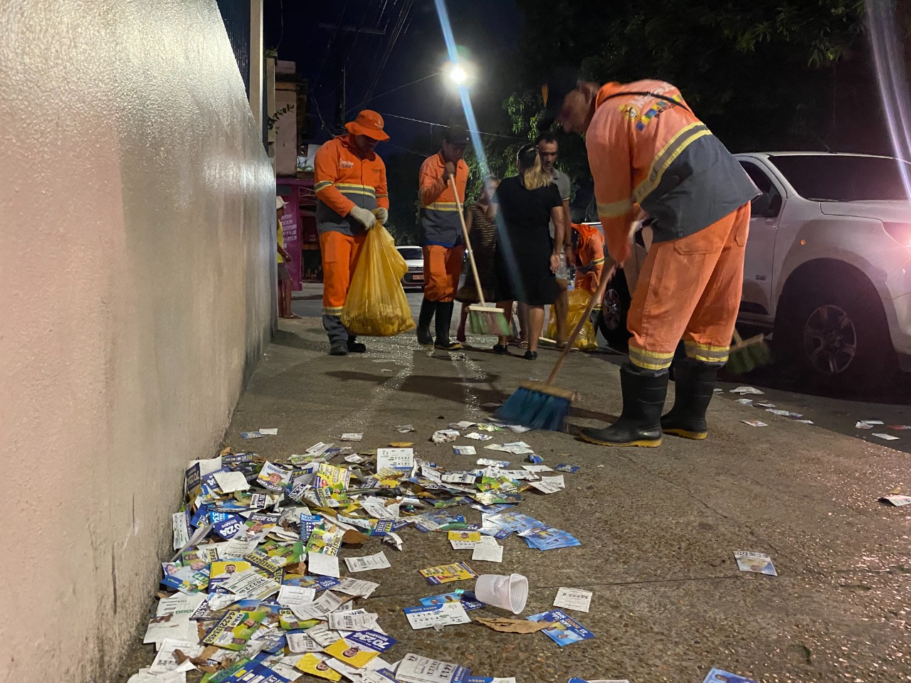 Você está visualizando atualmente Força-tarefa da prefeitura reforça a limpeza de Manaus após as eleições