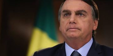 Bolsonaro diz que, se reeleito, vai “resolver questão do armamento”