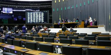 Câmara retorna com MP de vacinas e tentativa de votar PL das pesquisas