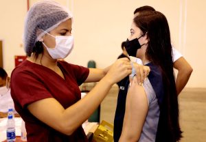 Leia mais sobre o artigo Mais de 80 unidades da Prefeitura de Manaus ofertam a vacina contra a Covid-19 nesta semana