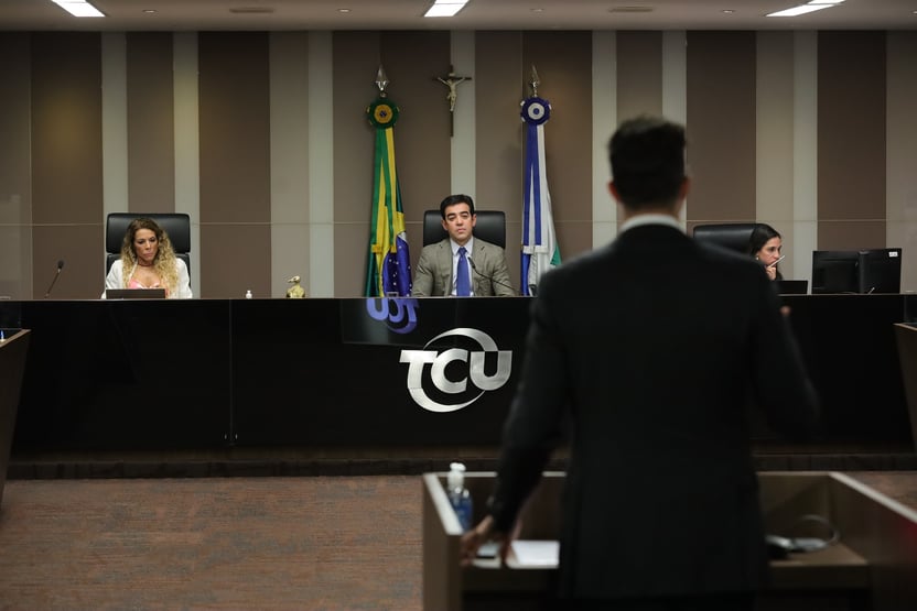 Você está visualizando atualmente Planalto faz reunião com o TCU sobre transição de governo
