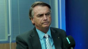Leia mais sobre o artigo Bolsonaro reúne ministros e comandantes para discutir decisão de Moraes; PL debate ação jurídica