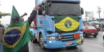 Mesmo com pedido de Bolsonaro, protestos seguem em rodovias federais de 11 estados