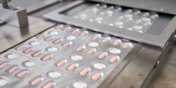 Anvisa aprova venda de remédio da Pfizer contra Covid em farmácias