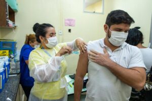 Leia mais sobre o artigo Vacinas contra a Covid-19 estarão disponíveis em 75 pontos de vacinação da Prefeitura de Manaus esta semana