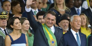 Bolsonaro veta mudanças no orçamento secreto e Congresso reage