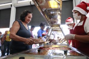 Leia mais sobre o artigo Unidades do Prato Cheio movimentaram frequentadores com almoço na véspera de Natal