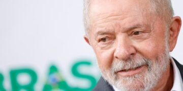 Lula apresenta lista com 16 ministros, com Alckmin e domínio do PT