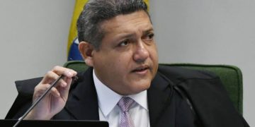 Nunes Marques envia à PGR pedido de investigação feito por Bolsonaro contra Lula e Gleisi