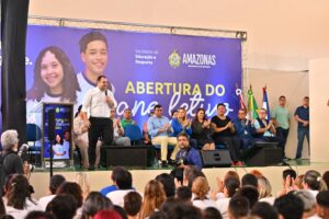Leia mais sobre o artigo Entusiasta da educação de qualidade, Roberto Cidade destaca investimentos do Estado durante abertura do ano letivo 