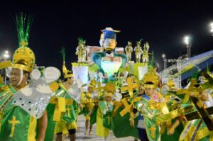 Leia mais sobre o artigo Carnaval de Manaus 2023 | Desfile das escolas de samba movimenta economia na capital