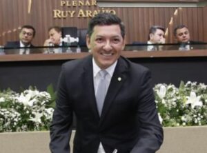 Leia mais sobre o artigo Felipe Souza é reconduzido à liderança do governo na Assembleia