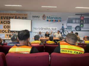 Leia mais sobre o artigo Prefeitura reúne com mototaxistas para discutir melhorias do serviço e redução de acidentes