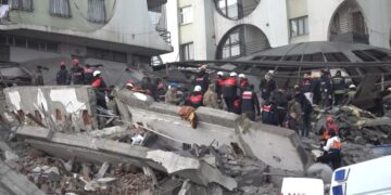 Nº de mortes causadas por terremoto na Turquia e Síria passa de cinco mil