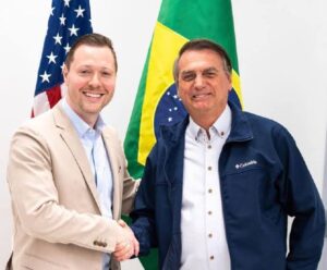 Leia mais sobre o artigo Bolsonaro se reúne com membros de universidade cristã na Flórida