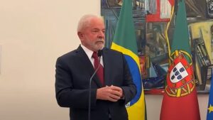 Leia mais sobre o artigo Parlamento português barra Lula em sessão solene da Revolução dos Cravos