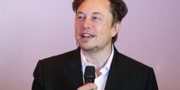 Elon Musk diz estar ‘aberto à ideia’ de comprar o Silicon Valley Bank