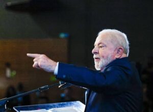 Leia mais sobre o artigo Ipec: quase metade dos brasileiros vê ameaça comunista com Lula