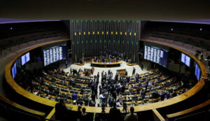Leia mais sobre o artigo Lira fecha o maior bloco de partidos da Câmara, com 173 deputados