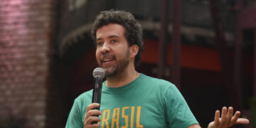 Homofobia do bem? Entidades LGBT ignoram fala preconceituosa de Janones, aliado de Lula