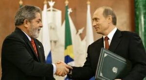 Leia mais sobre o artigo Após se esquivar de Zelensky, Lula fala com Putin por telefone