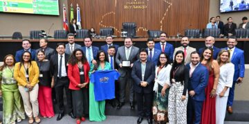 Roberto Cidade realiza cessão de tempo em reconhecimento à premiação nacional conquistada pela Escola do Legislativo José Lindoso