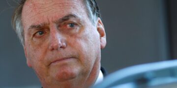 Bolsonaro se desculpa por fake news sobre vacina com grafeno