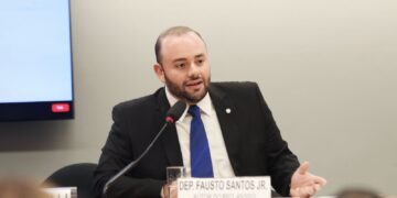 Fausto Santos Júnior cobra medidas da Amazonas Energia para melhorias em serviços de energia elétrica no estado