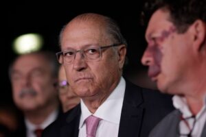 Leia mais sobre o artigo Alckmin extingue cargo ocupado por militares